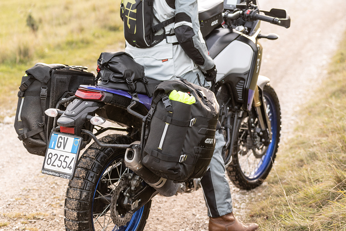 Alforjas laterales enduro y off road Givi grt709 Serie Canyon — Totmoto